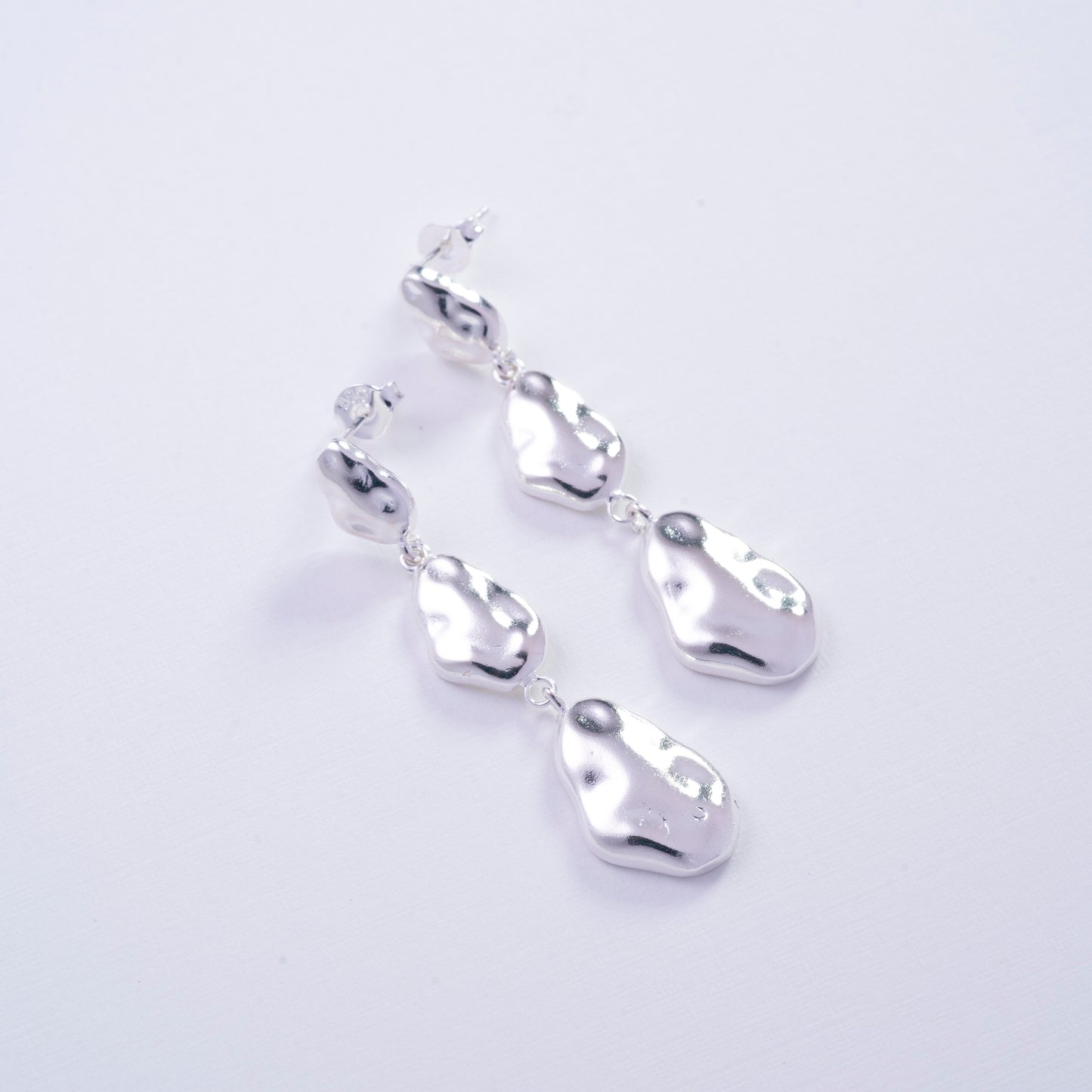 Aros de gotas irregulares en Plata