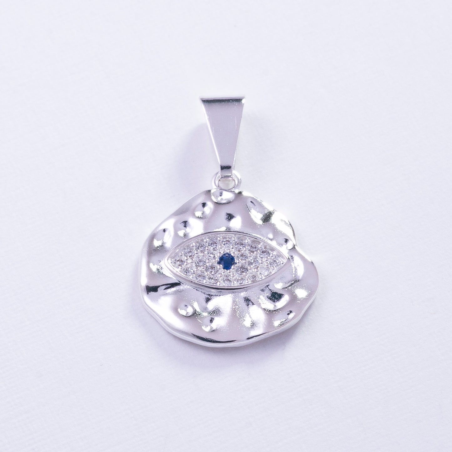 Dije de ojo circular en Plata