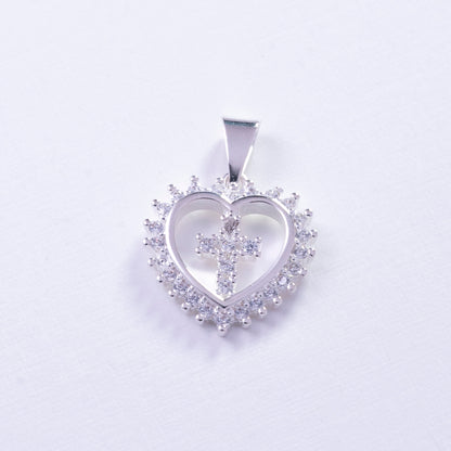 Dije cruz con corazón en Plata