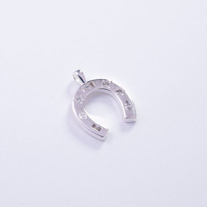 Dije de herradura con circones en Plata