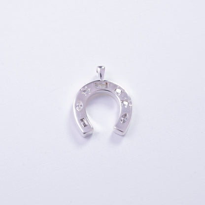 Dije de herradura con circones en Plata
