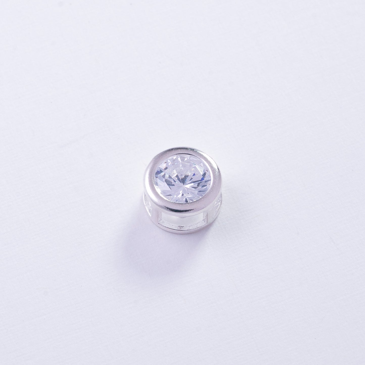 Dije punto de luz engastado en Plata