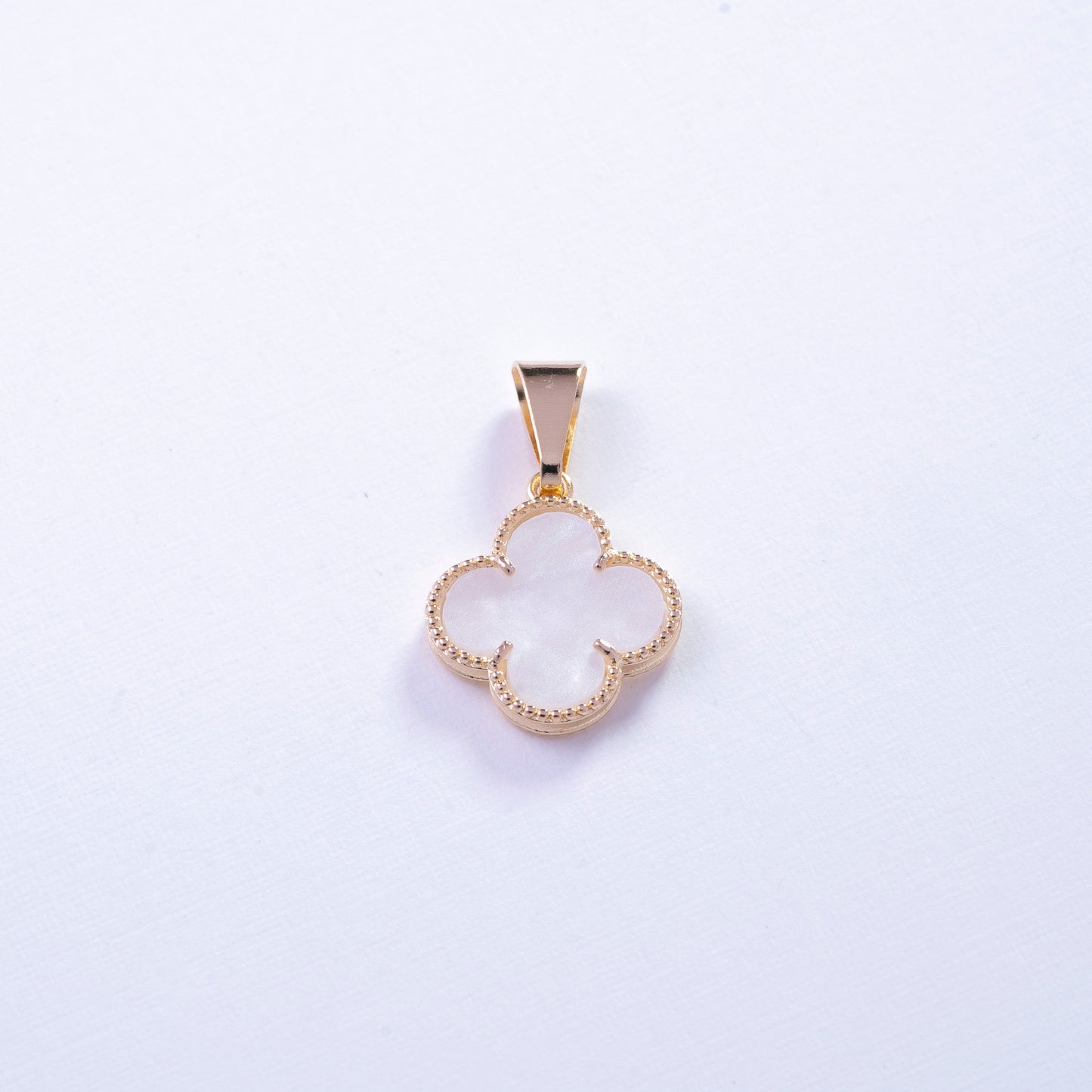 Dije de flor beige en Goldfield