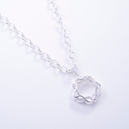 Dije nudo infinito en Plata