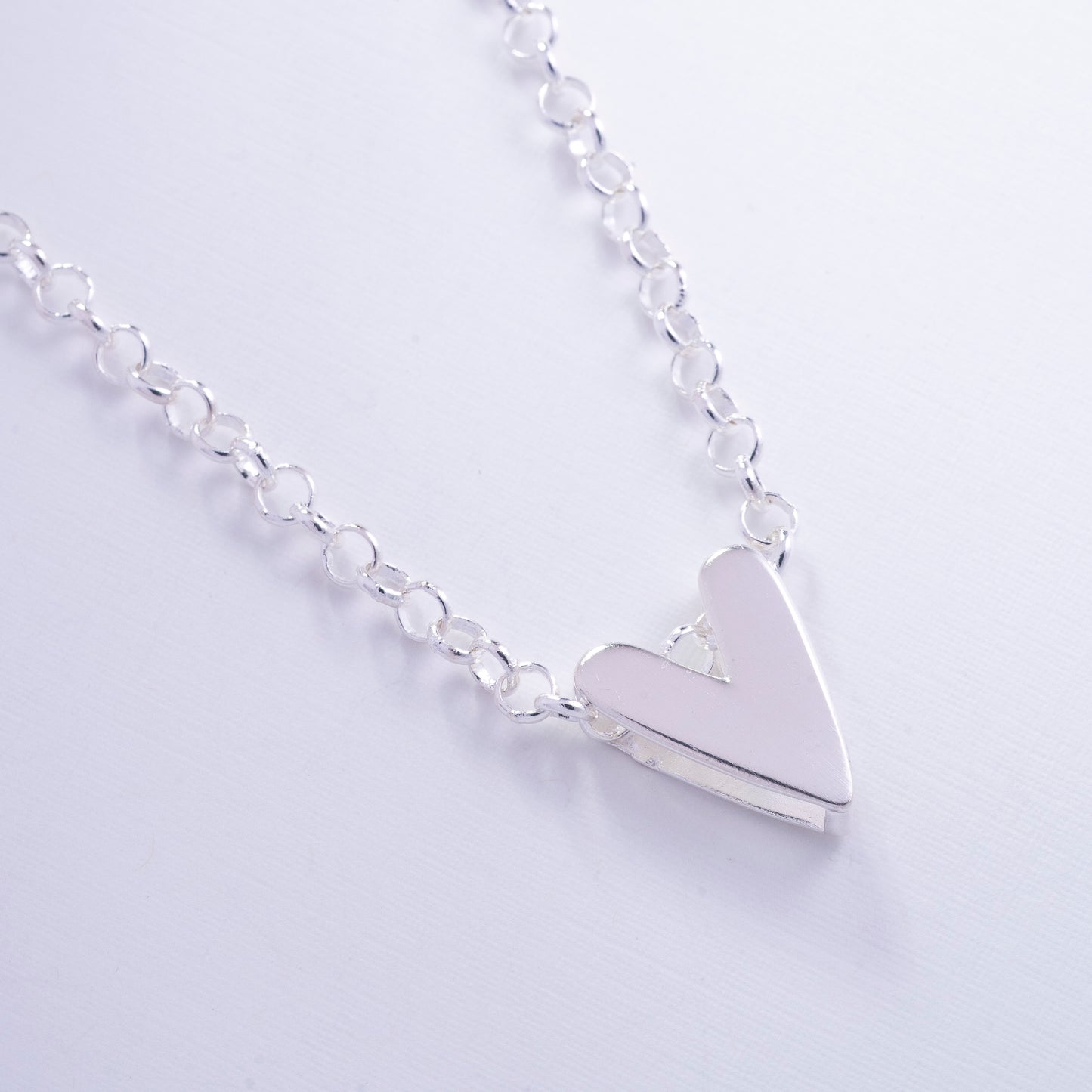 Dije de corazón pulido en Plata