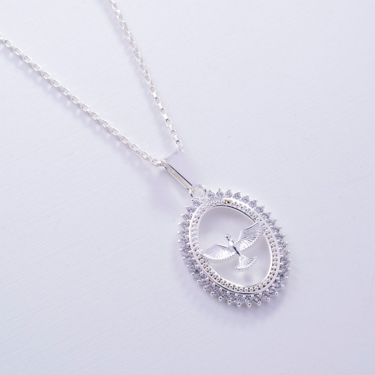 Dije ovalado de fénix con circones en Plata