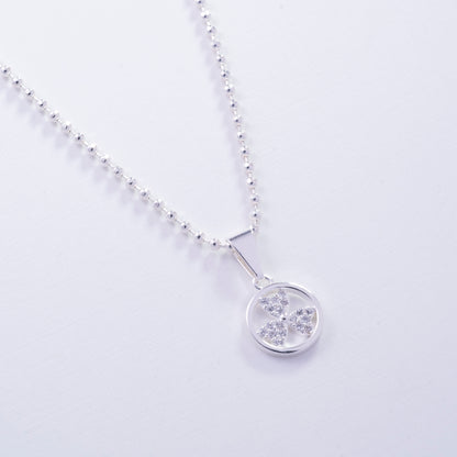 Dije flor de tres pétalos en Plata