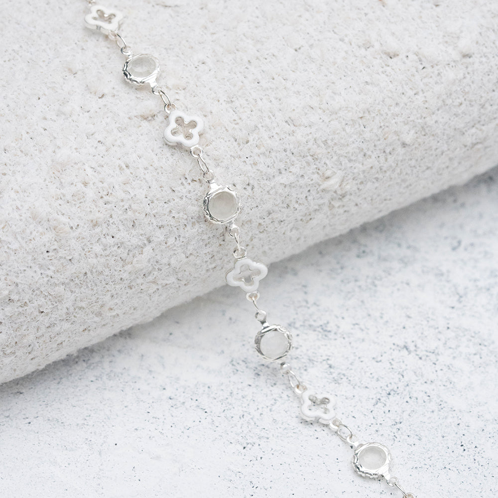 Pulsera tejida de flores cliff en Plata