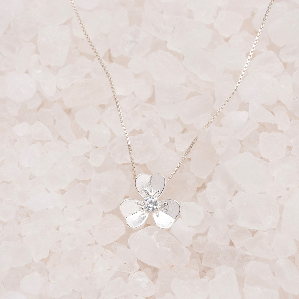 Cadena mini veneciana + Dije flor tres pétalos