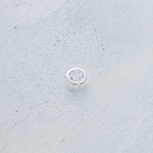 Dije punto de luz engastado en Plata