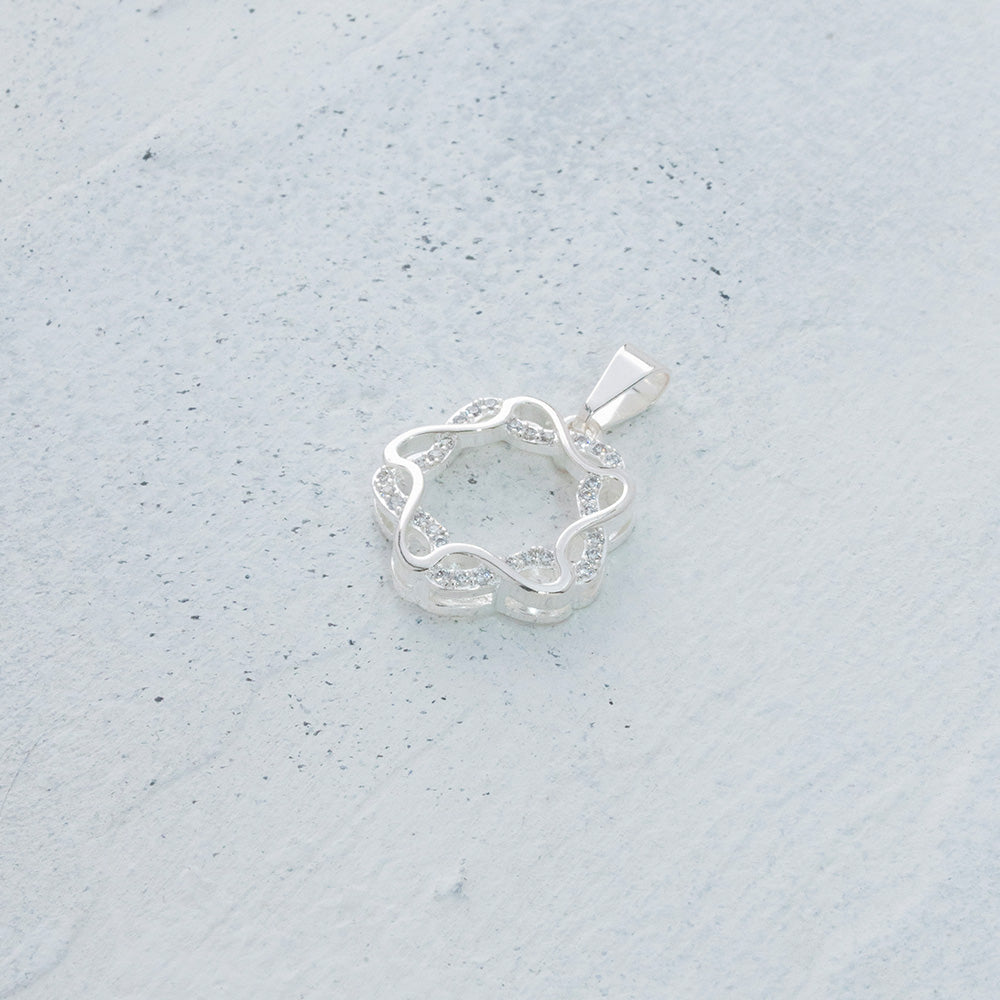 Dije nudo infinito en Plata