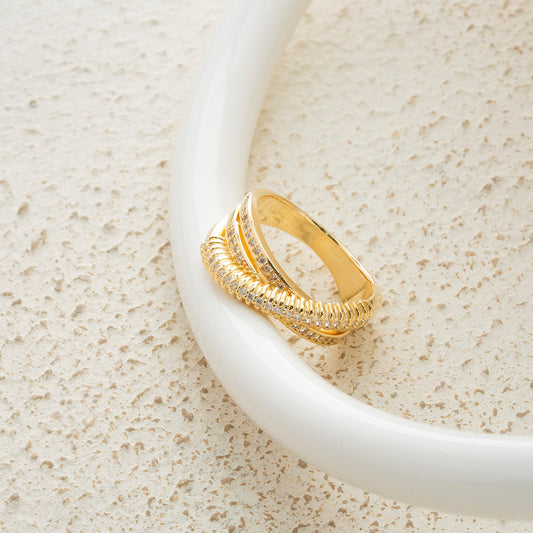 Anillo triple linea de pavé en Goldfield