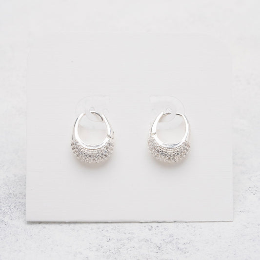 Argollas ovaladas con circones debajo en Plata