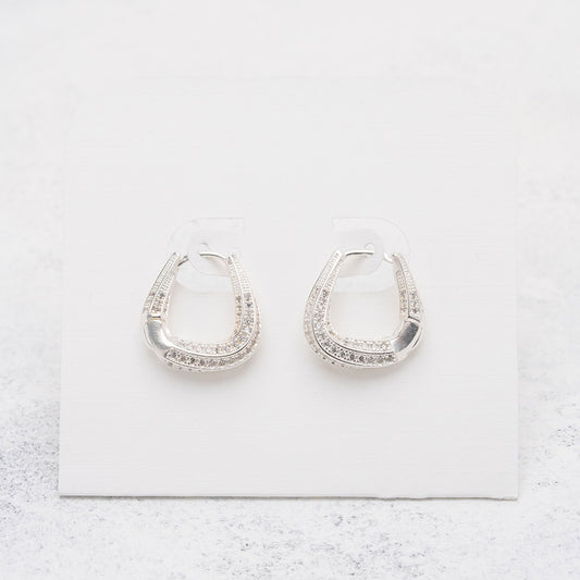 Argollas triangulares con circones en Plata