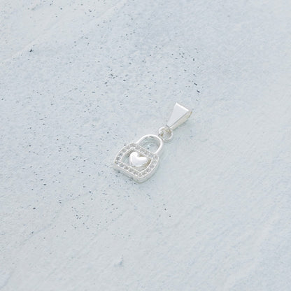 Dije candado con corazón en Plata