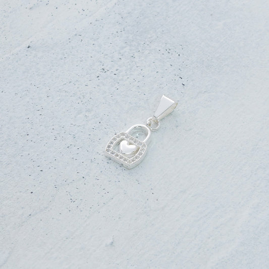 Dije candado con corazón en Plata