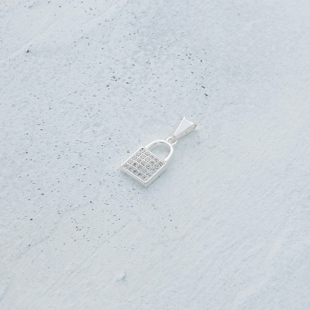 Dije candado con circones en Plata