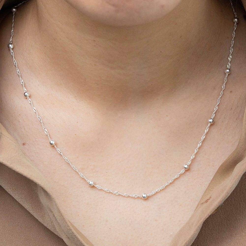 Cadena tejido turbillón con balines en Plata