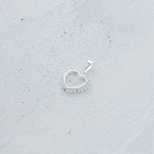 Dije cruz con corazón en Plata