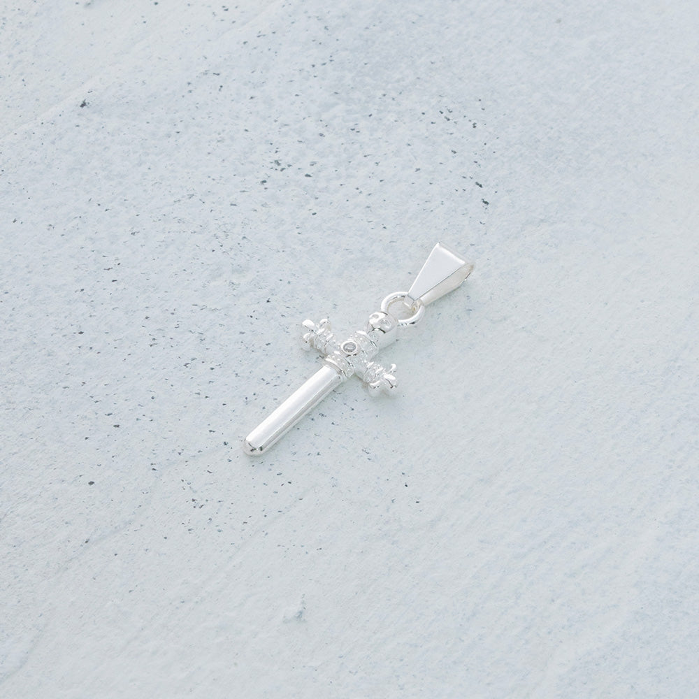 Dije de espada en Plata