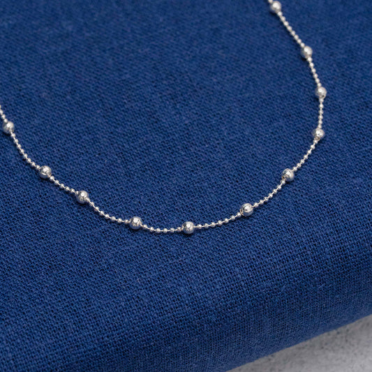 Cadena tejido de bola con balines en Plata