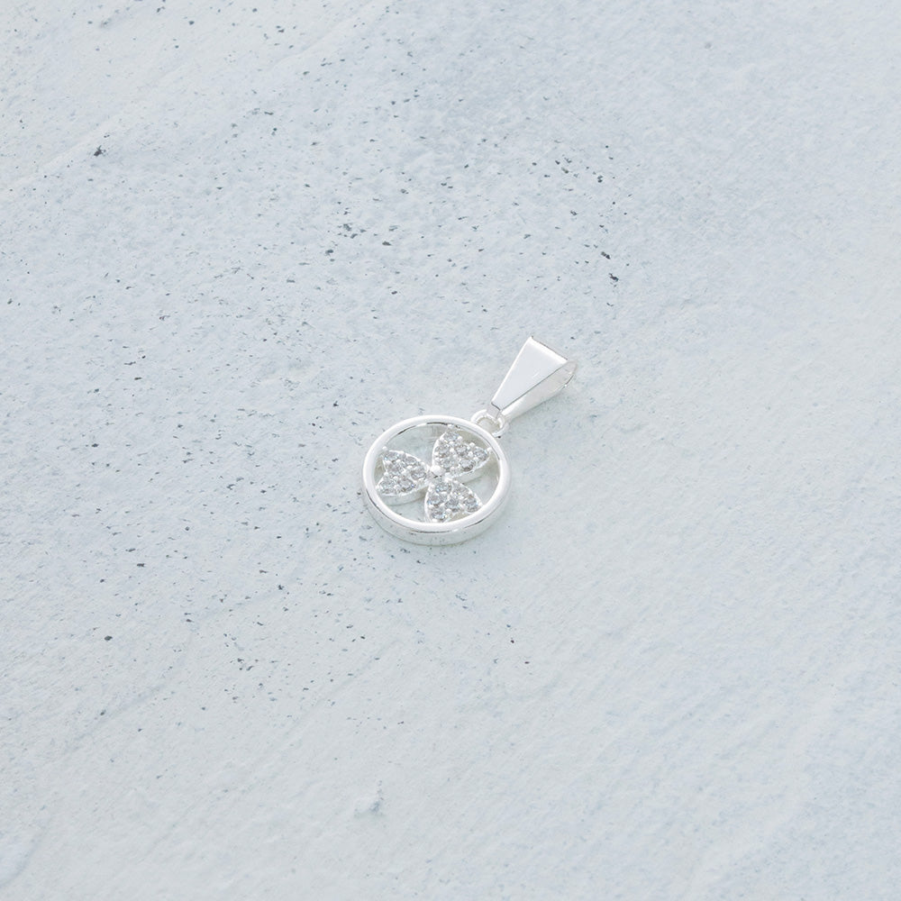 Dije flor de tres pétalos en Plata