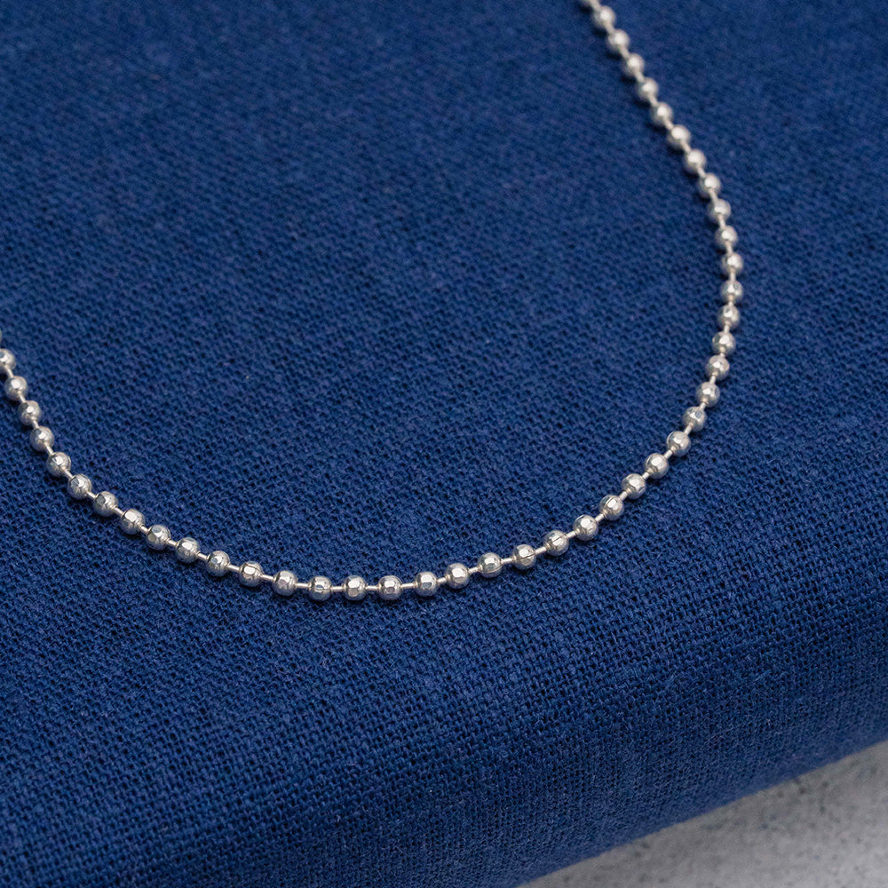 Cadena tejido de bola en Plata